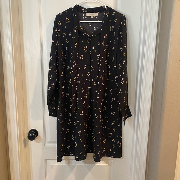 LOFT Dresses & Skirts - Loft Women’s Tie Neck Flower Dress